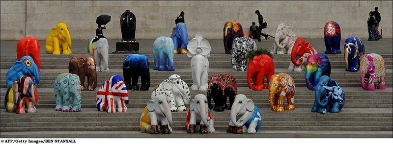 Парад слонов в центре Лондона