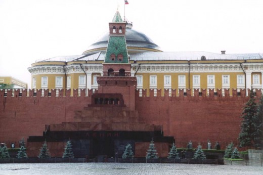 Мавзолей Ленина закрыли на профилактику почти на два месяца