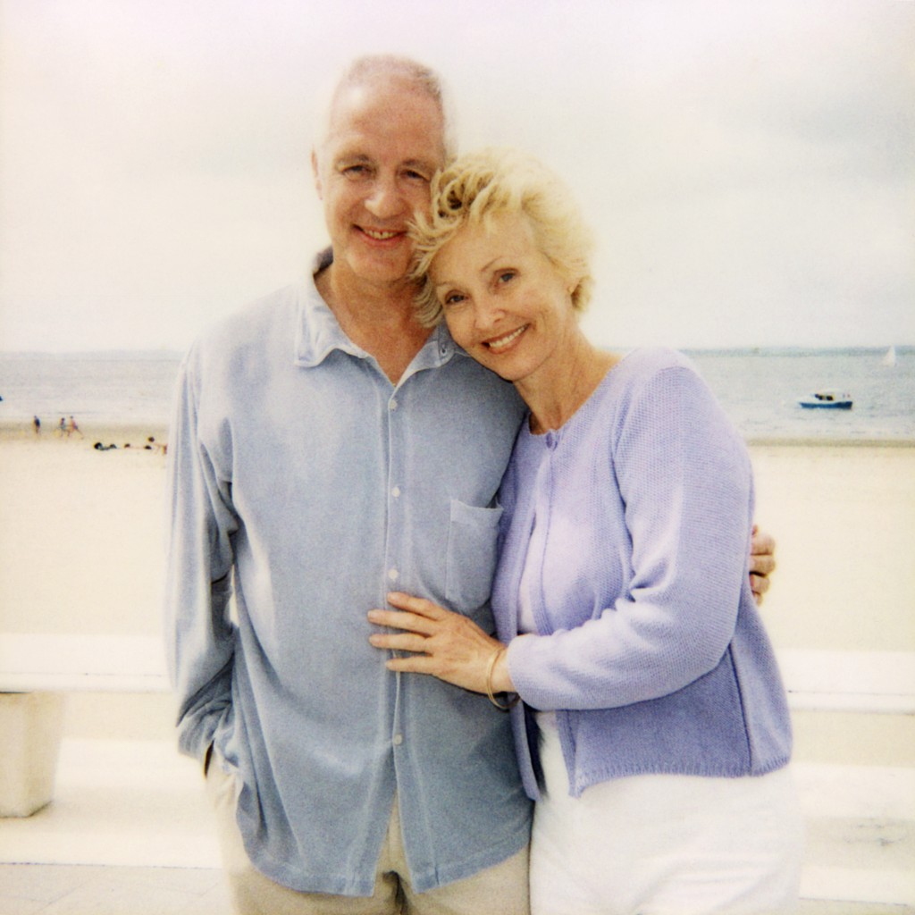 подарок для пожилой пары. долгие годы держит. пожилая влюбленная пара. фильмы про пожилых людей. пожилые люди.