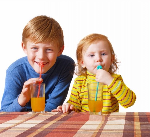 Давать ли фруктовый сок детям?