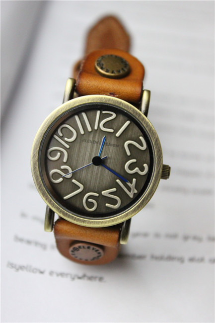 Молодежные дизайнерские наручные часы