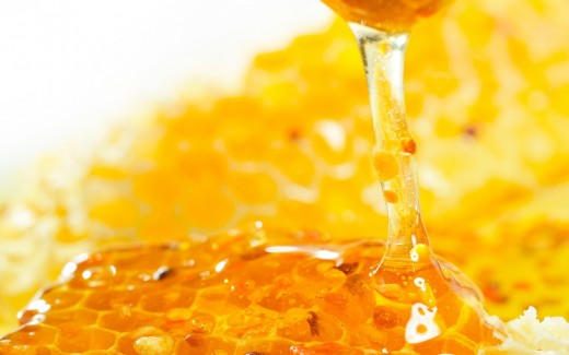 Ученые рассказали, почему мед может храниться вечно
