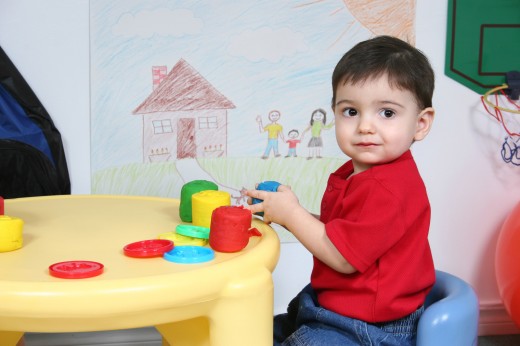Как выбрать детский стол для ребенка до 10 лет
