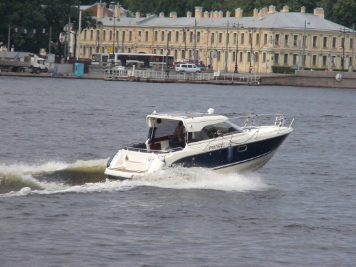 Комфортный современный катер по лучшей цене в СПб!