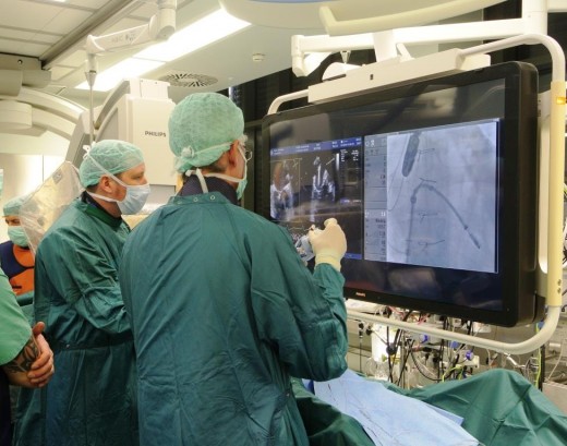 Безопасная транскатетерная имплантация сердечного клапана в больнице Шиба
