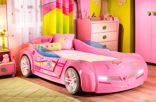 кровать в виде машины для девочки