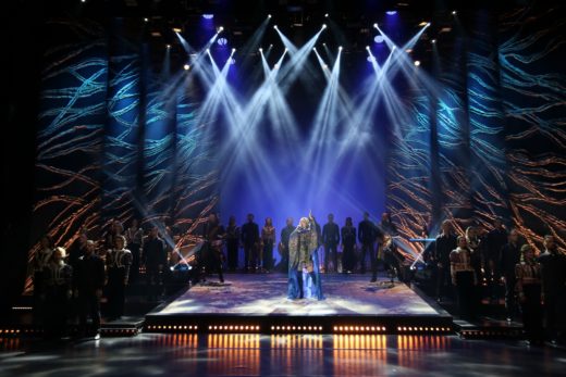 Певица Варвара представила зрителям новый музыкальный спектакль «Лён»