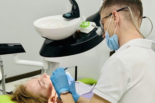 Больно ли восстанавливать зубной ряд имплантами?