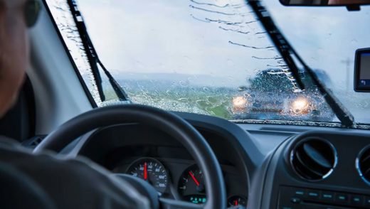 Безопасность на дороге: Основные правила вождения во время дождя