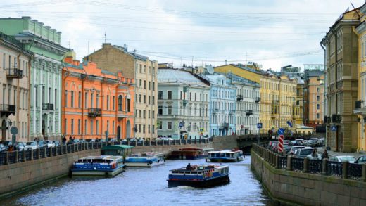 Бронирование отеля в Санкт-Петербурге летом