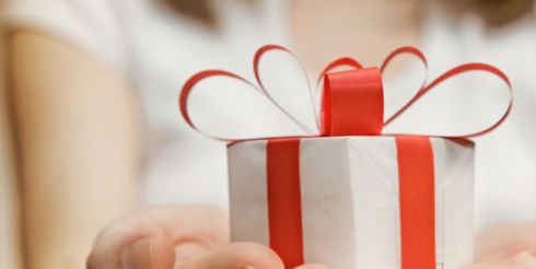 Трудная это работа – дарить подарки