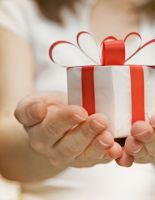 Психологи доказали превосходство женщин в способности выбирать подарки