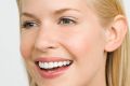Отбеливание зубов: дома и у врача