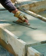 Как происходит заливка бетона в опалубку?