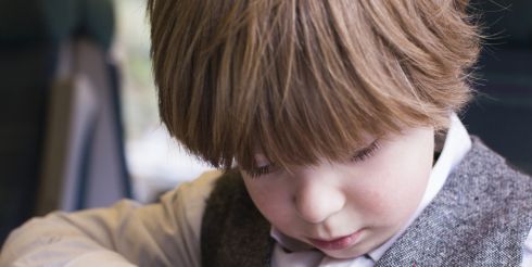 Родители слишком часто успокаивают детей с помощью гаджетов