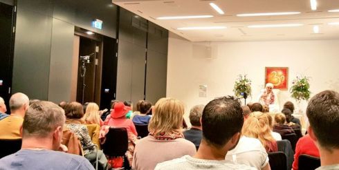 Лекция Шри Пракаша Джи в AMANO Grand Central в Берлине