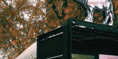 Предприниматели из Новосибирска открыли закусочную в контейнере Cowtainer