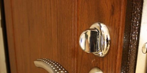 Почему для замены металлических дверей необходимы профессионалы?