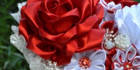 Изготовление украшений из атласных лент