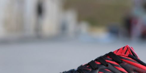 Специальная обувь для игры в футбол в интернет — магазине «Dribling»