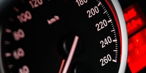 Высоким штрафом чревато превышение скорости на дорогах Северной Карелии