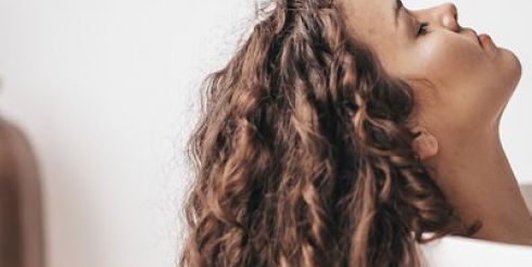 Правила ухода за жирными волосами