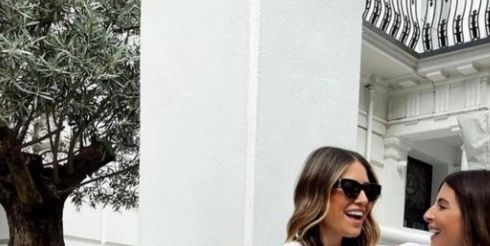 Женские джинсы весна-лето 2024: крой, цвета, принты