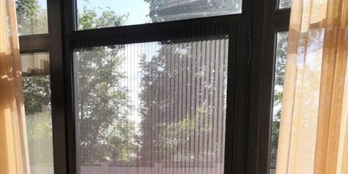 Москитная сетка на окна и балконные двери – что о ней стоит знать?
