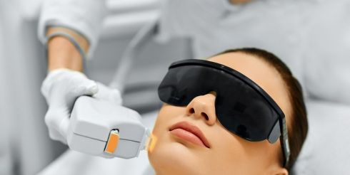 Лазерная терапия в косметологии, причины популярности
