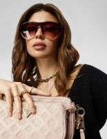 Как выбрать женскую сумку Guess