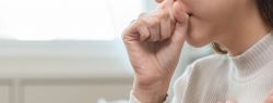 Как бороться с осиплостью голоса – ключевым симптомом нового штамма коронавируса