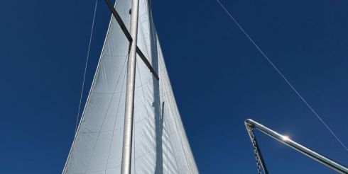 Психология морского отпуска: почему миллионы людей выбирают воду вместо суши