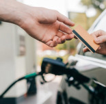 Не только для фур — зачем топливная карта службе доставки или таксопарку