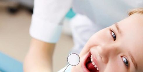 Лечение молочных зубов: почему это важно?