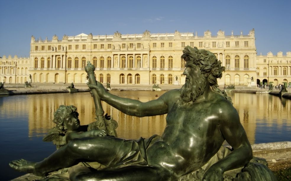 Нептун и Версальский дворец во Франции