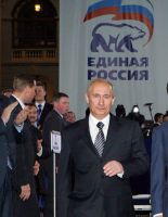 Медведев сдает пост президента Путину. Путин пост принимает