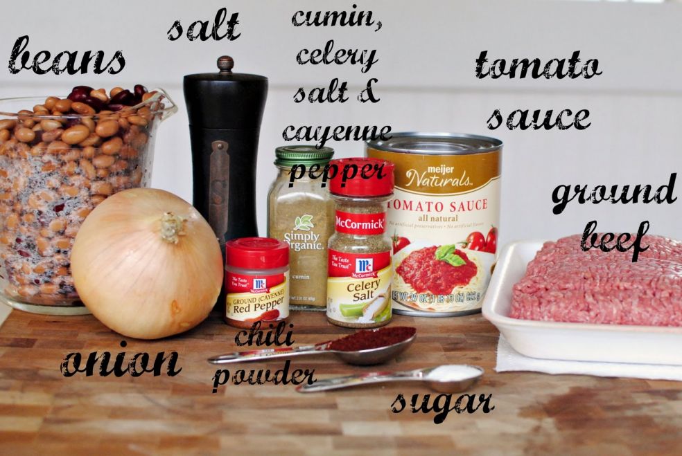 Фасоль, соль, тмин, подсоленный сельдерей, кайенский перец, томатный соус, говяжий фарш, лук, чили порошок, сахар