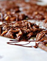 Шоколадное печенье с пеканом