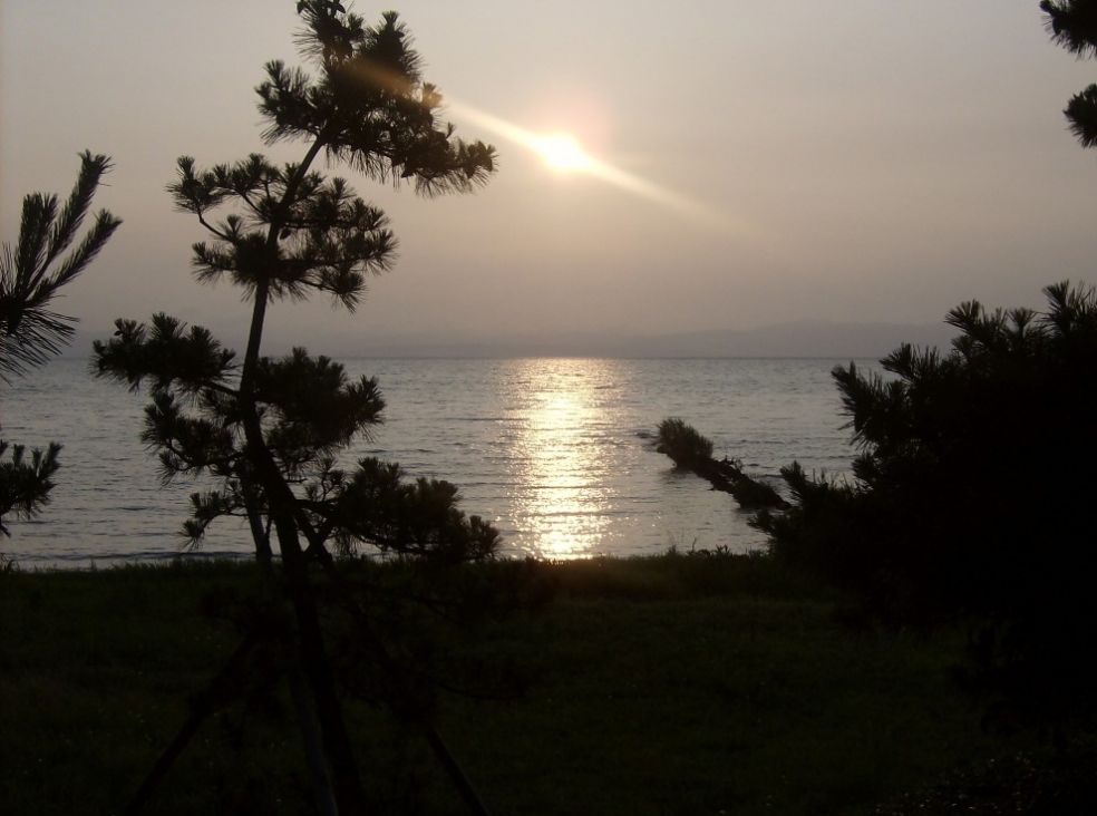 Закат на озере Бива, в Японии